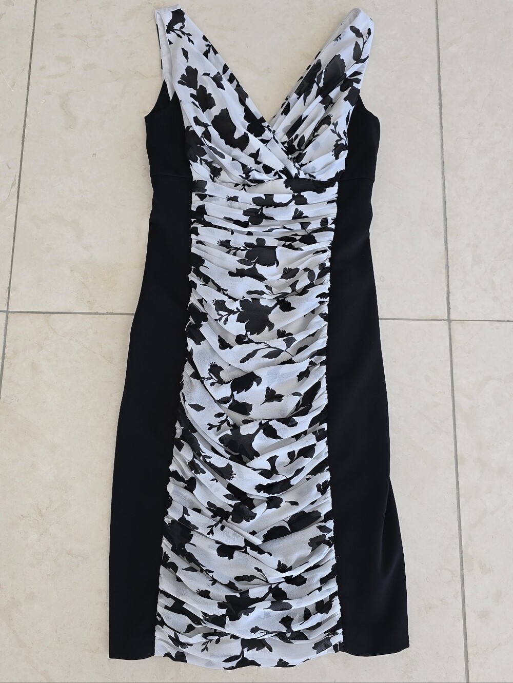 WHBM Figure-Slimming Black & White Ruched V-Neck Sheath Dress Size 2